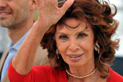 Cerimonia pubblica per Sofia Loren: nominata cittadina onoraria di Napoli
