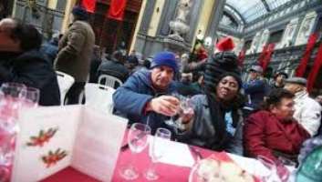 Napoli, pranzo di Natale per i poveri: pronte le offerte per coprire le spese