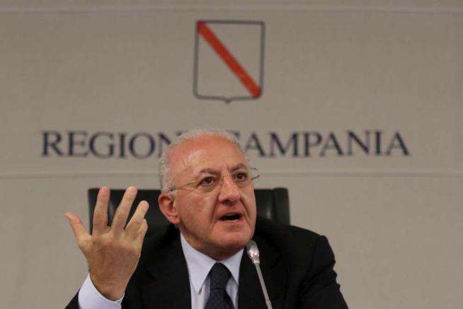 Campi rom, De Luca: “Via libera a fondi per 16 milioni. Integrazione ma rispetto delle regole”