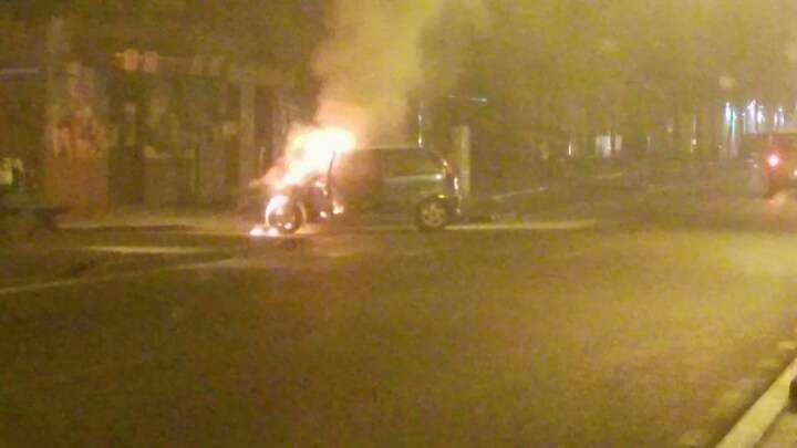 Afragola: macchina incendiata a piazza Castello. Non si conoscono ancora le dinamiche