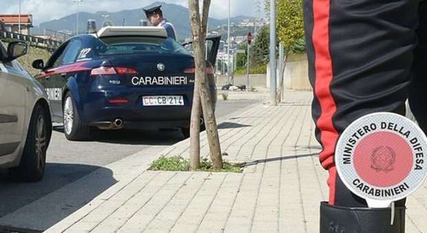 Casoria: targhe vere per “riciclare” auto rubata, carabinieri denunciano per ricettazione 3 soggetti