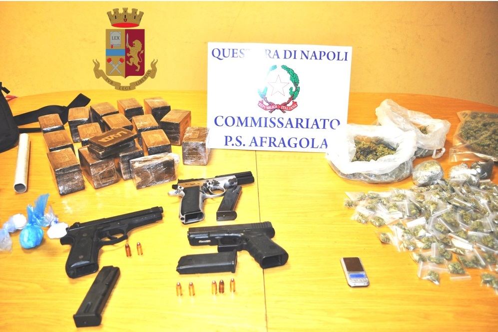 Polizia di Stato arresta un incensurato trovato in possesso di 3 pistole e di un  ingente quantità di droga di vario genere, l’uomo si stava dirigendo a Casoria