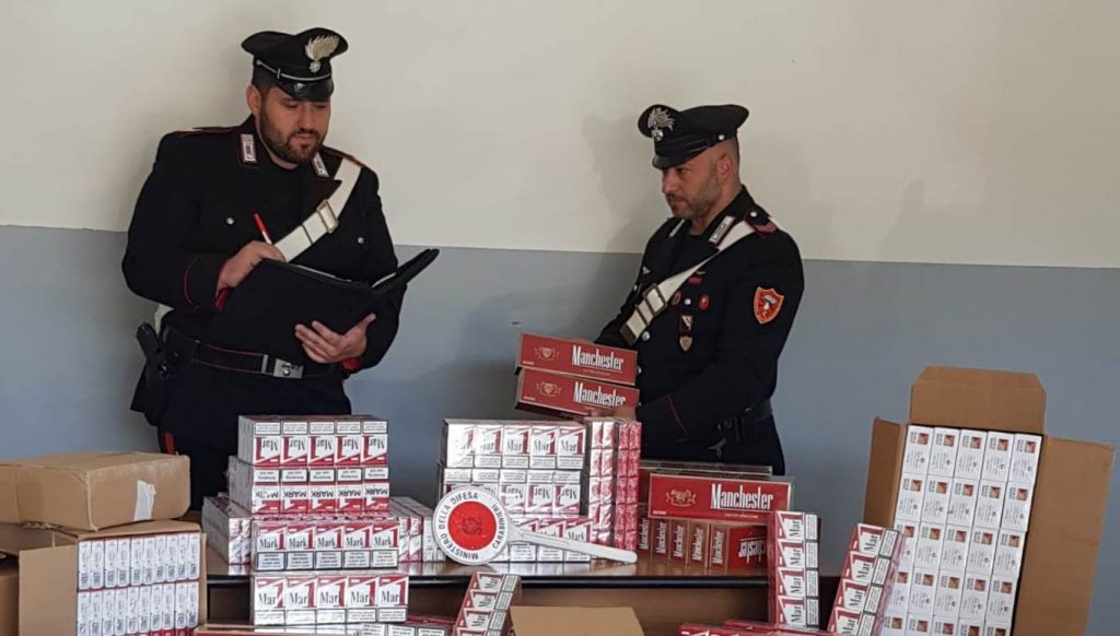 137 Kg di sigarette di contrabbando in casa e nel soppalco. Carabinieri di Casoria arrestano una 51enne