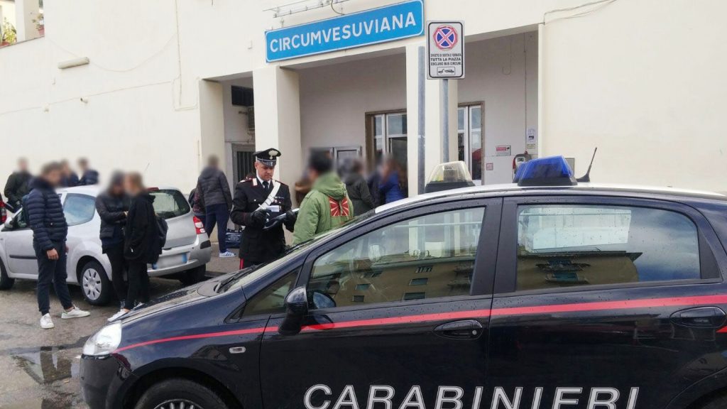 Arpino di casoria: carabinieri arrestano ladri mentre smontavano porte di vagoni “circum”