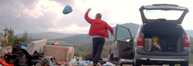 Abbandono selvaggio dei rifiuti a Casoria: una sconfitta per tutti, una città messa in ginocchio dall’inciviltà